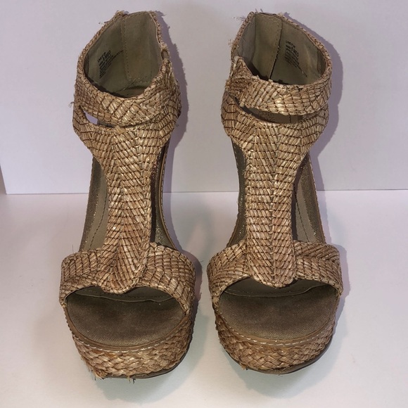 Kenneth Cole Wedges (6) - Picture 3 of 4